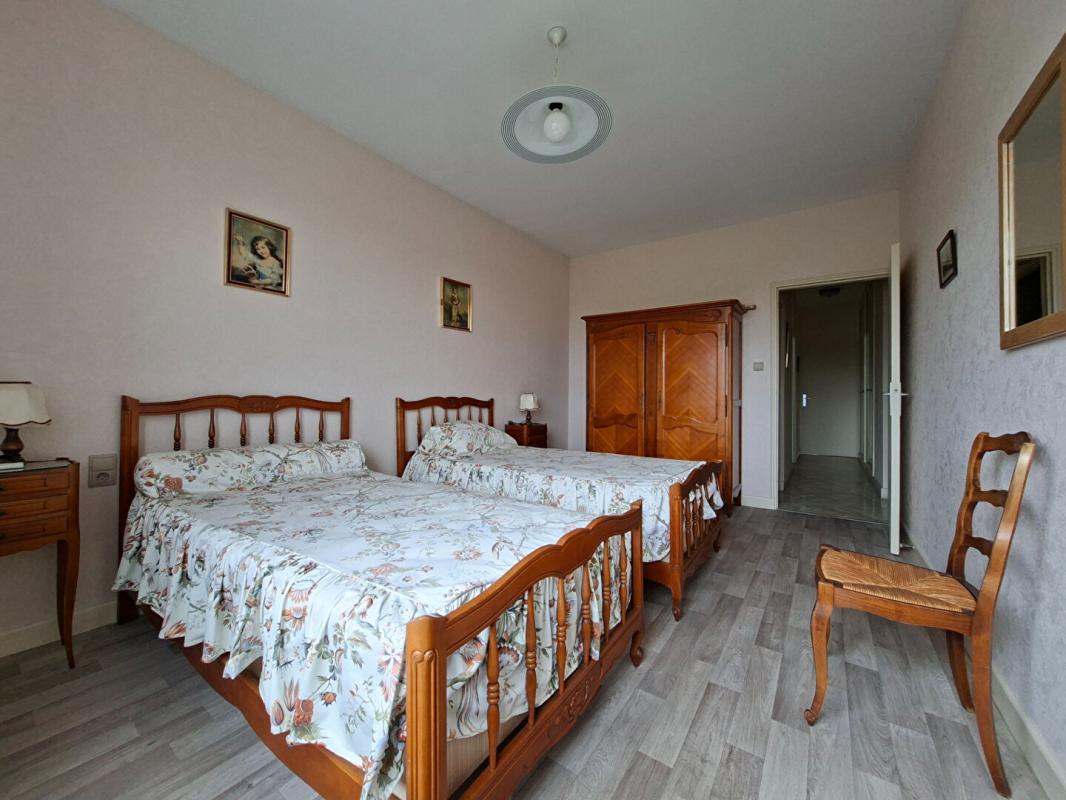 MONTCEAU-LES-MINES Appartement Montceau Les Mines 5 pièce(s) 108.5 m2 12