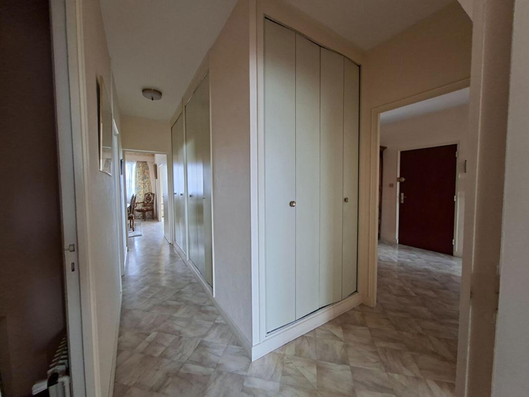 MONTCEAU-LES-MINES Appartement Montceau Les Mines 5 pièce(s) 108.5 m2 14