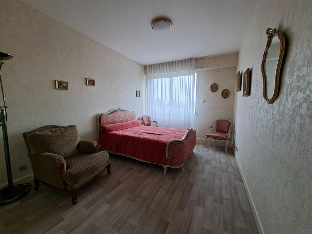 MONTCEAU-LES-MINES Appartement Montceau Les Mines 5 pièce(s) 108.5 m2 16