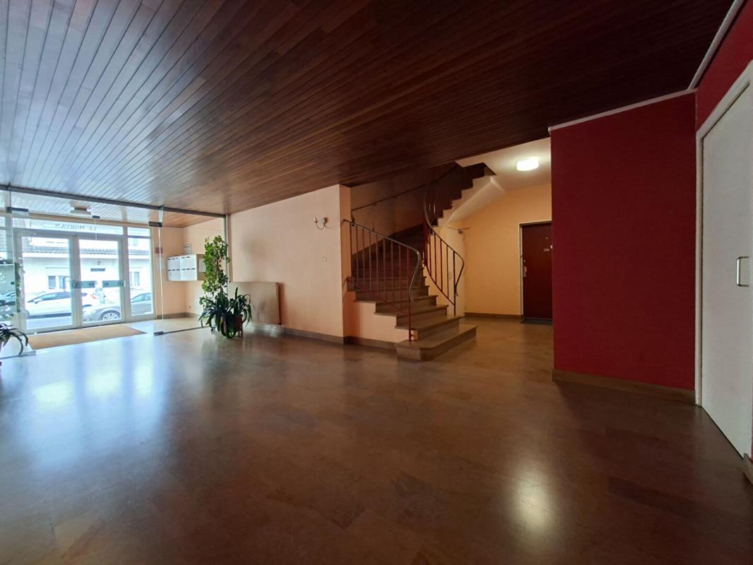 MONTCEAU-LES-MINES Appartement Montceau Les Mines 5 pièce(s) 108.5 m2 17