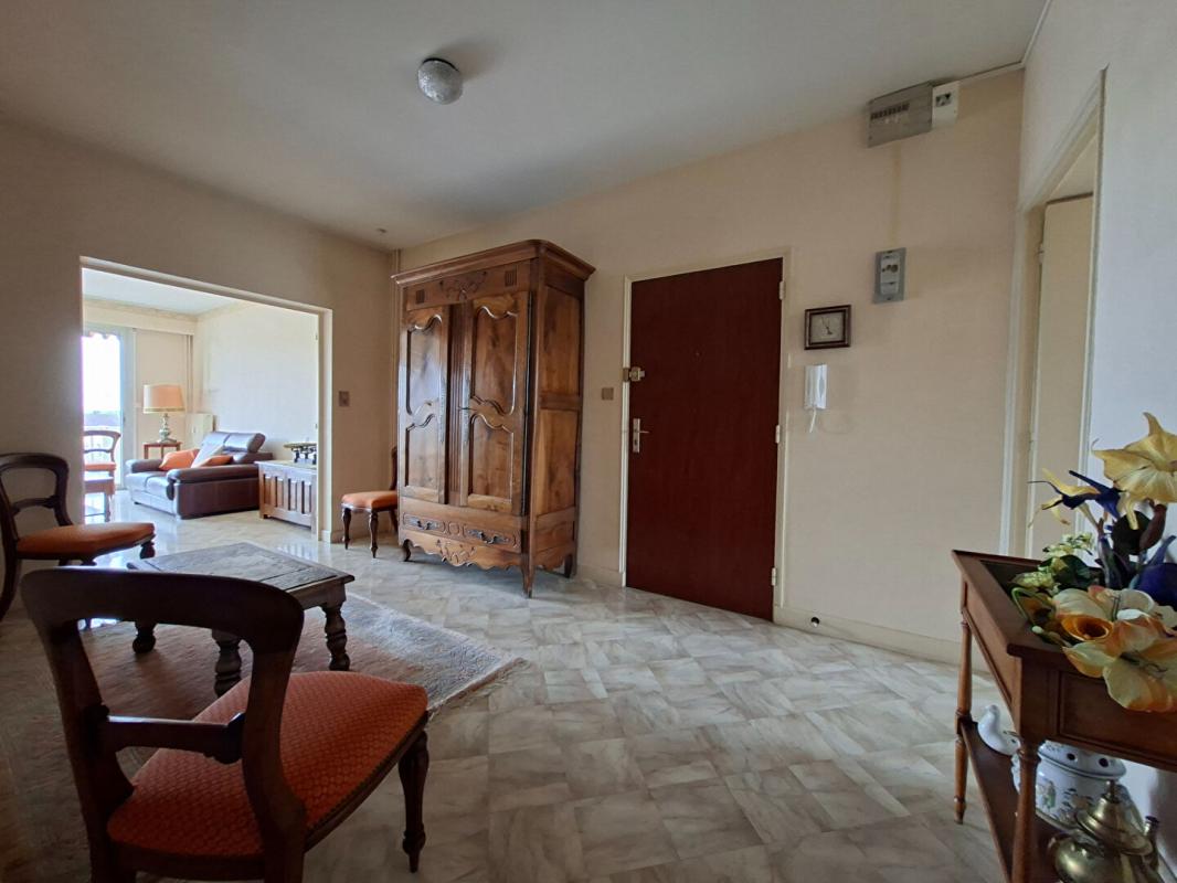 MONTCEAU-LES-MINES Appartement Montceau Les Mines 5 pièce(s) 108.5 m2 2