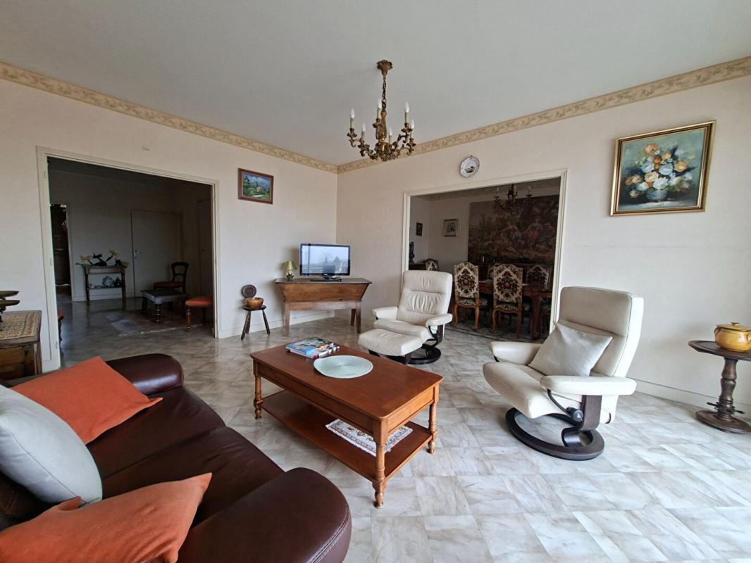 MONTCEAU-LES-MINES Appartement Montceau Les Mines 5 pièce(s) 108.5 m2 5