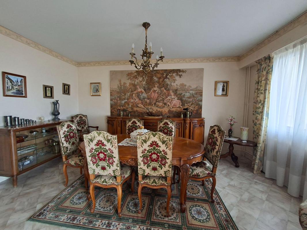 MONTCEAU-LES-MINES Appartement Montceau Les Mines 5 pièce(s) 108.5 m2 6
