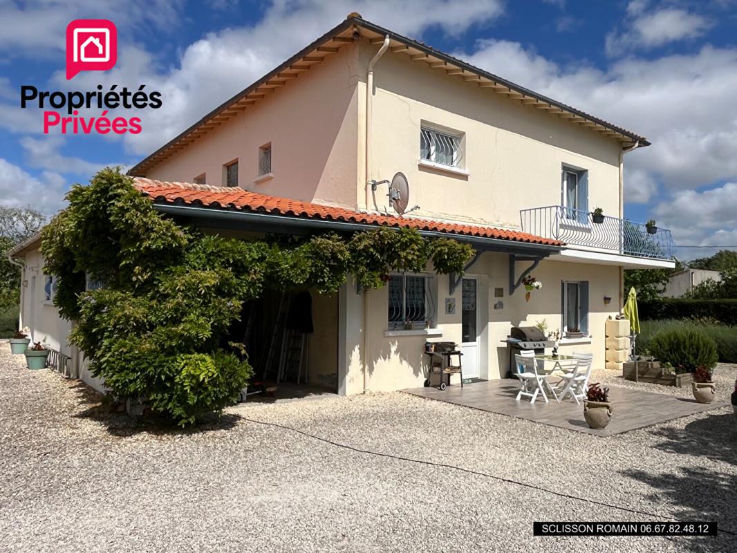 MEURSAC Maison familiale Meursac - 215 m2 - 5 chambres - Piscine - PRIX 414 400 HAI 1