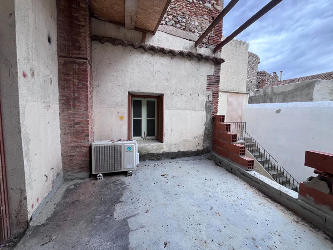 MILLAS Immeuble de rapport de 200 m² environs à rénover pouvant être aménagé en deux appartements et un local 12