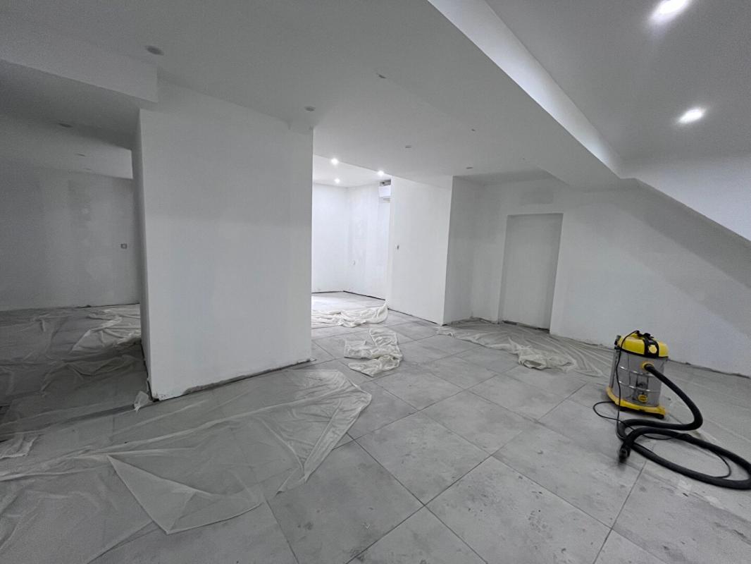 MILLAS Immeuble de rapport de 200 m² environs à rénover pouvant être aménagé en deux appartements et un local 13