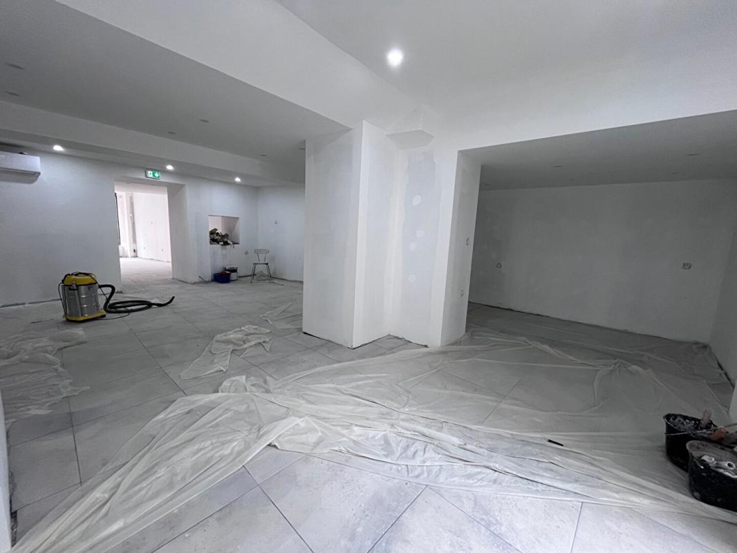 MILLAS Immeuble de rapport de 200 m² environs à rénover pouvant être aménagé en deux appartements et un local 14