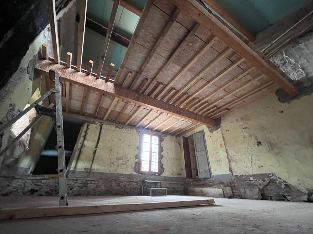 MILLAS Immeuble de rapport de 200 m² environs à rénover pouvant être aménagé en deux appartements et un local 6