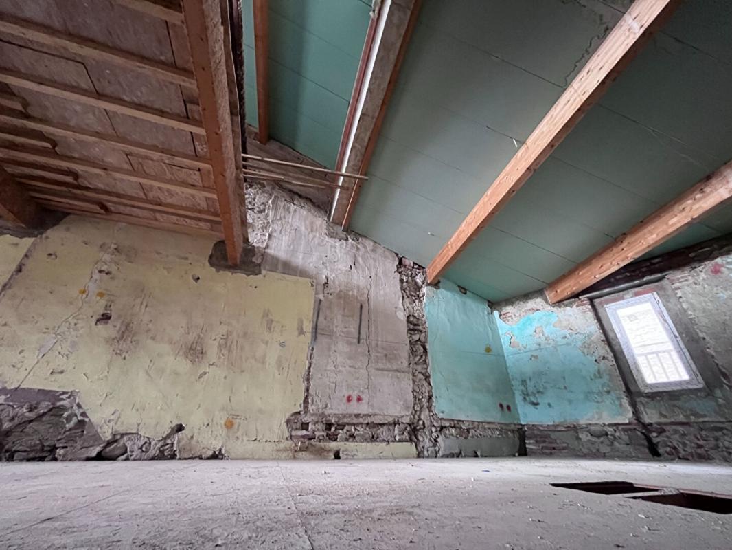 MILLAS Immeuble de rapport de 200 m² environs à rénover pouvant être aménagé en deux appartements et un local 8