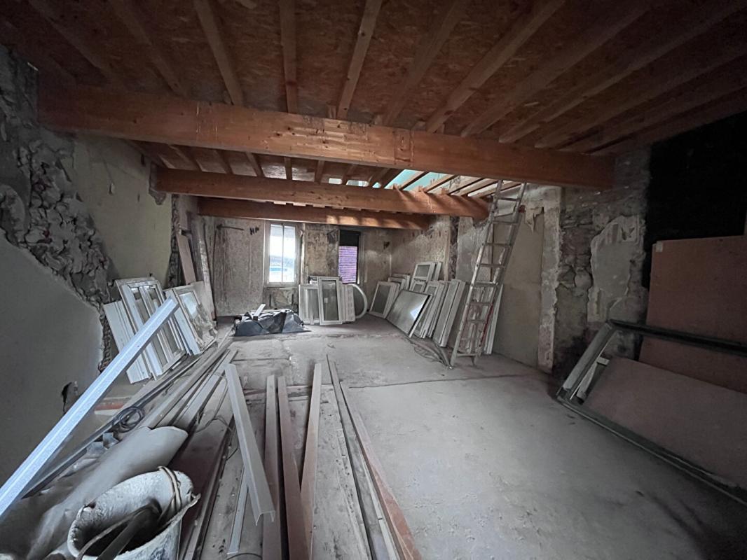MILLAS Immeuble de rapport de 200 m² environs à rénover pouvant être aménagé en deux appartements et un local 9