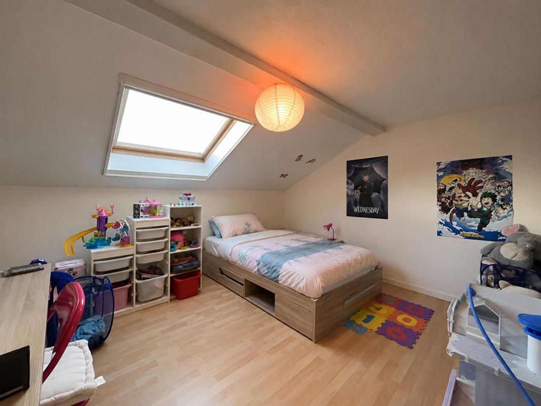 ROANNE Duplex familial de 105 m² ? 4 chambres, proche commodités 9