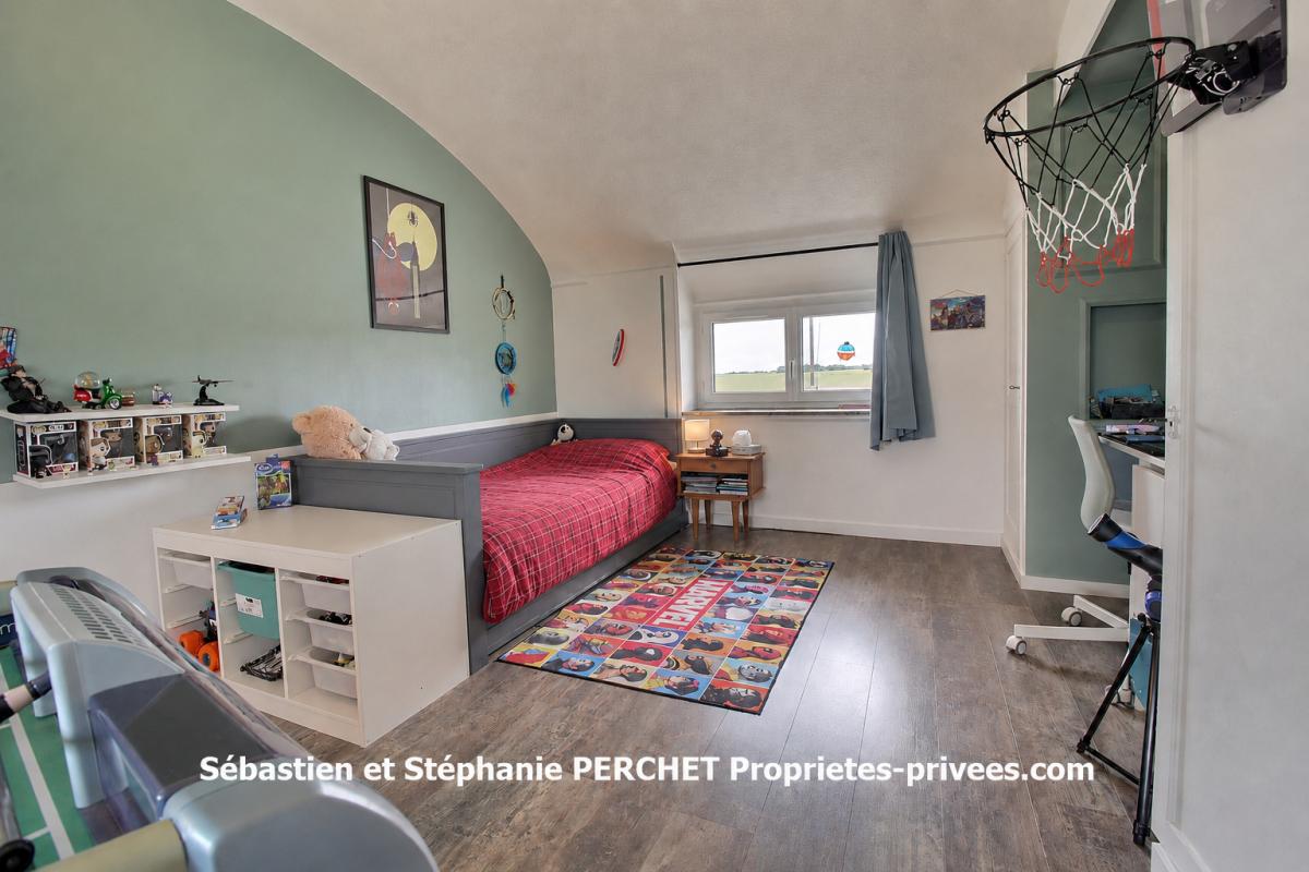 ORGERES-EN-BEAUCE Longère de caractère 144 m² ? 3/4 chambres ? Terrain 949 m² 8