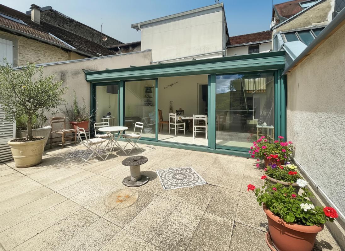 ARBOIS Immeuble - appartement duplex et commerce - 347 m2 - 4 chambres 1
