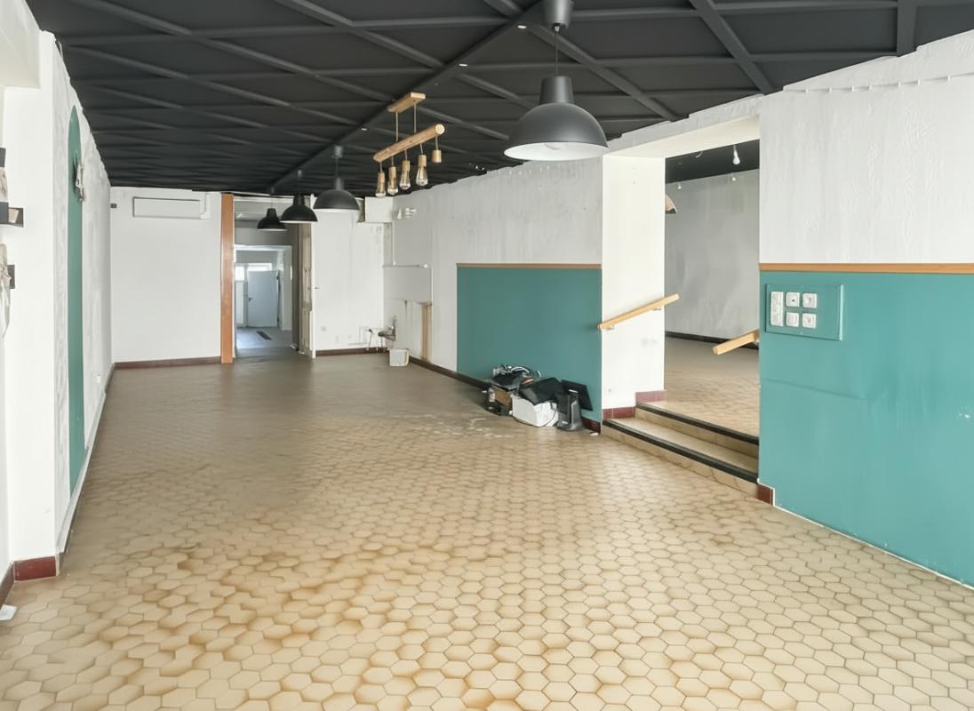 ARBOIS Immeuble - appartement duplex et commerce - 347 m2 - 4 chambres 12