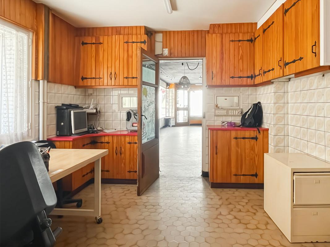 ARBOIS Immeuble - appartement duplex et commerce - 347 m2 - 4 chambres 16