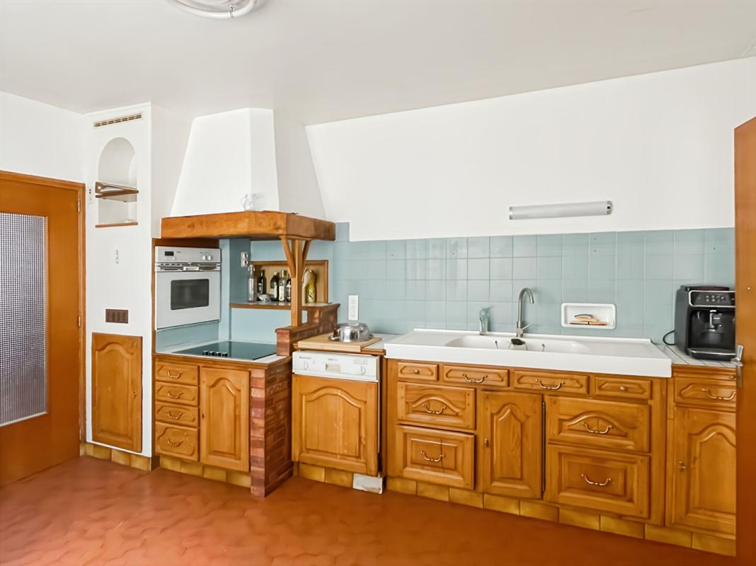 ARBOIS Immeuble - appartement duplex et commerce - 347 m2 - 4 chambres 9