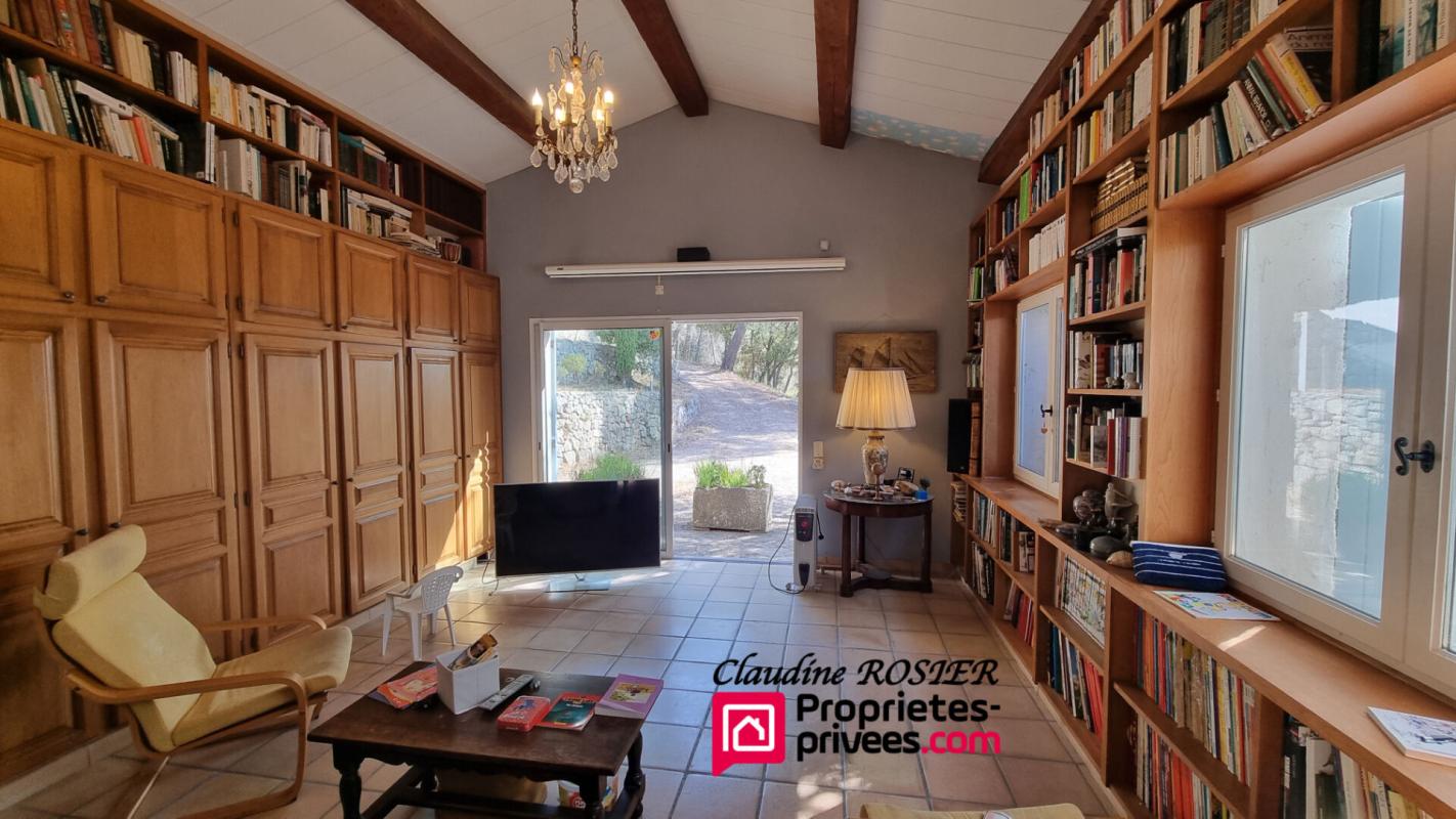 PIGNANS Pignans maison 10 pièce(s) 225 m2 + annexe 233 m² et piscine 13