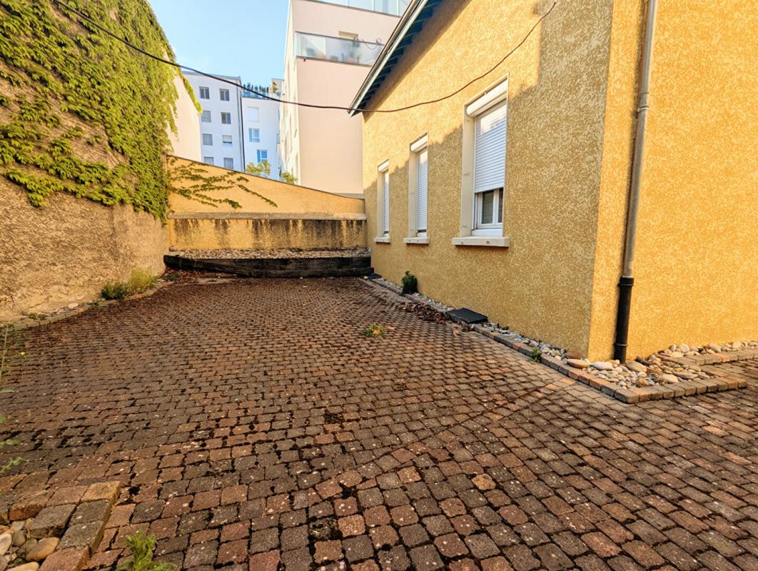 LYON-8E-ARRONDISSEMENT Maison à fort potentiel avec terrain - Lyon 8ème 6