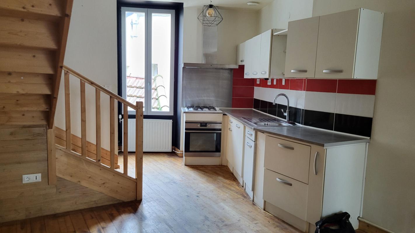 BERGERAC 24000 Perigueux maison divisée en 2 apparts  f2 et f3 et atelier professionnel  artistique et galerie 17