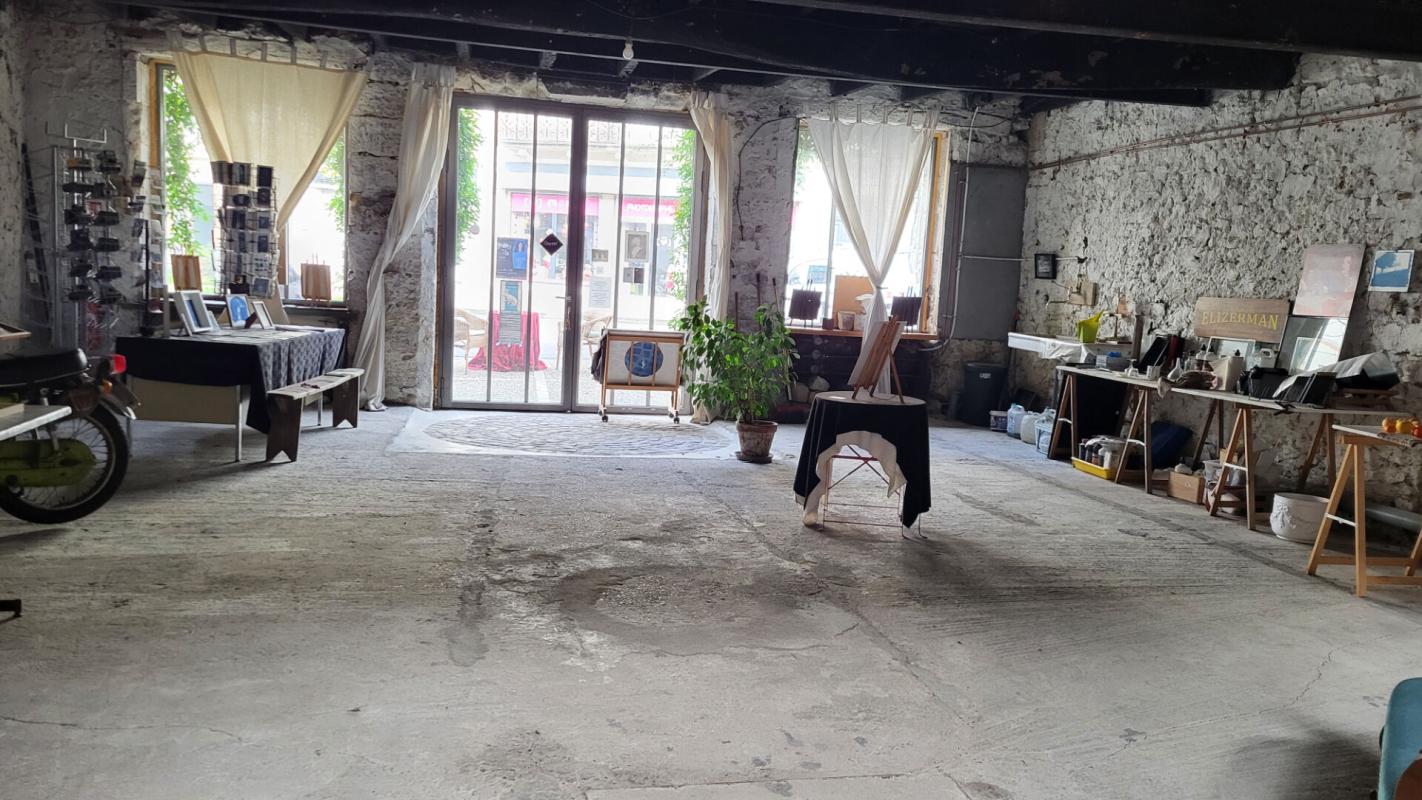 BERGERAC 24000 Perigueux maison divisée en 2 apparts  f2 et f3 et atelier professionnel  artistique et galerie 4