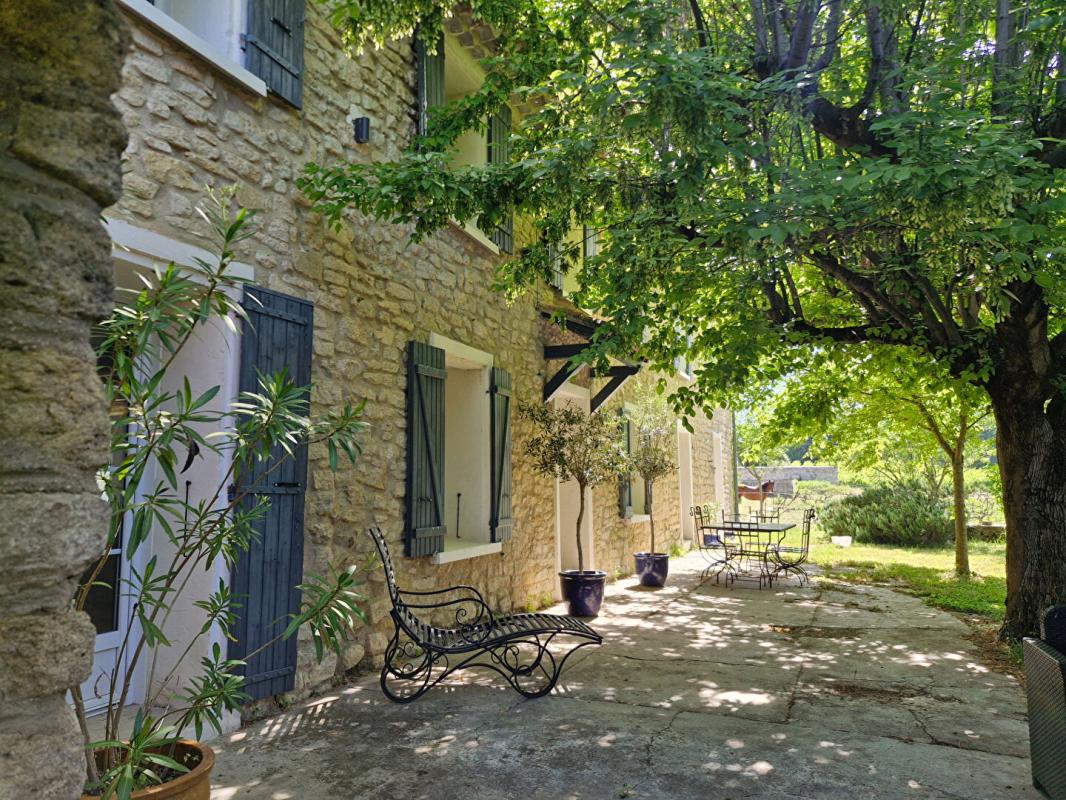 SAINT-PIERRE-DE-VASSOLS Grand mas avec dépendances en campagne au milieu des champs 1