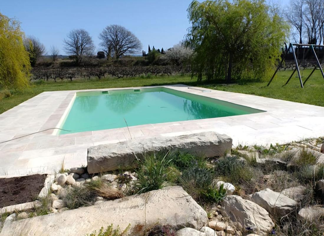 SAINT-PIERRE-DE-VASSOLS Grand mas avec dépendances en campagne au milieu des champs 10