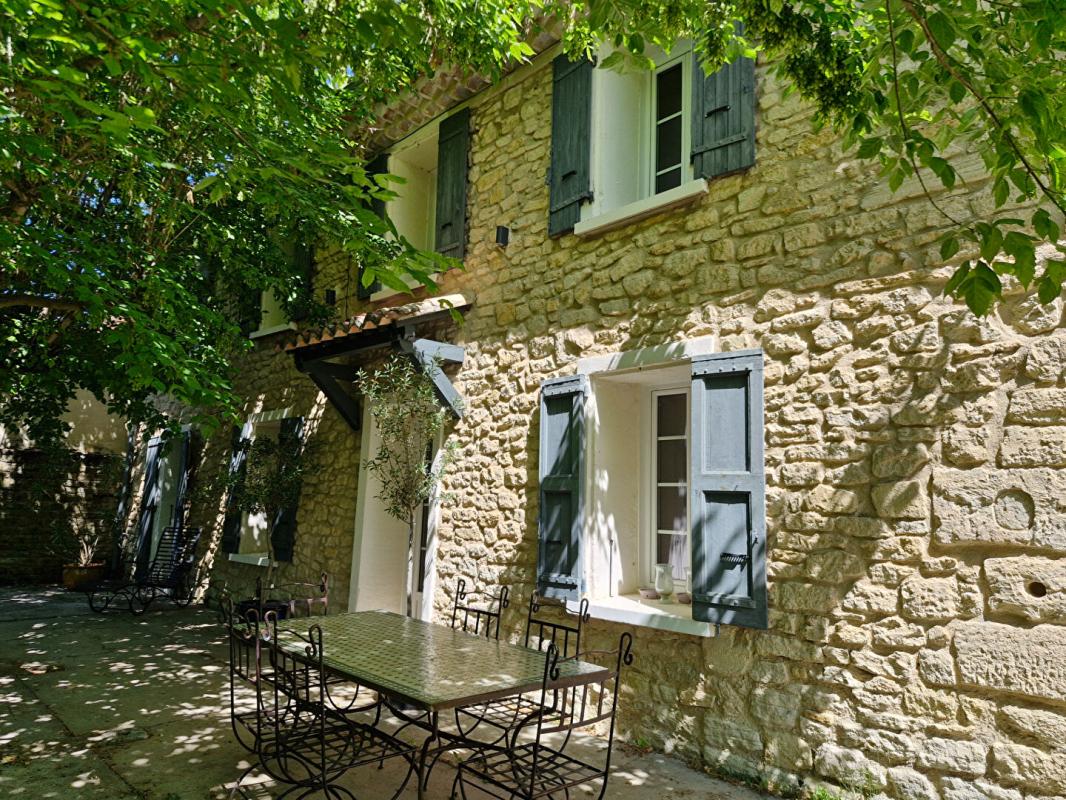 SAINT-PIERRE-DE-VASSOLS Grand mas avec dépendances en campagne au milieu des champs 5