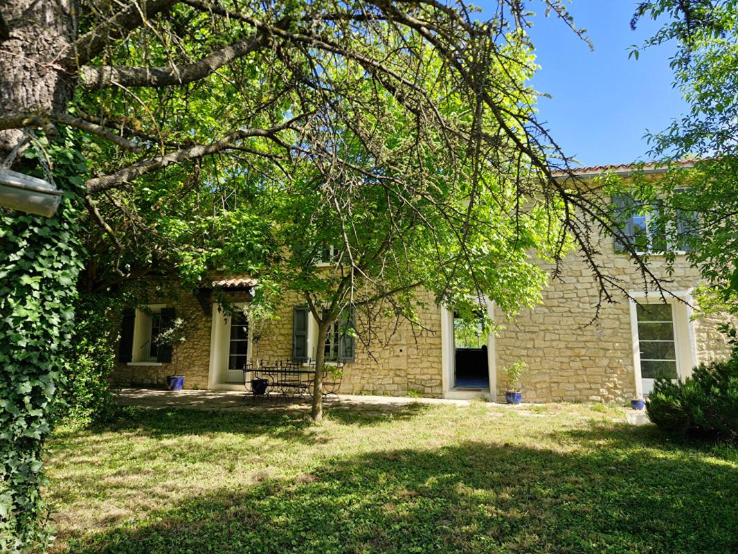 SAINT-PIERRE-DE-VASSOLS Grand mas avec dépendances en campagne au milieu des champs 6