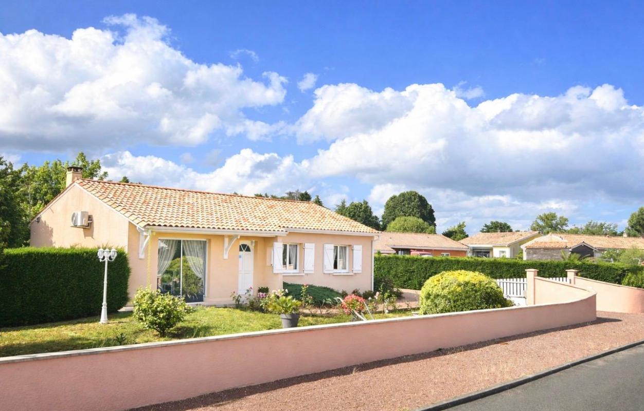 MARSAS Tout proche de Saint-André de Cubzac à Marsas - Maison contemporaine soigneusement entretenue 5 pièce(s) 96 m² habitables sur terrain d'environ 1230 m² clos - Dépendances - Terrain paysagé et arboré - Piscinable 1