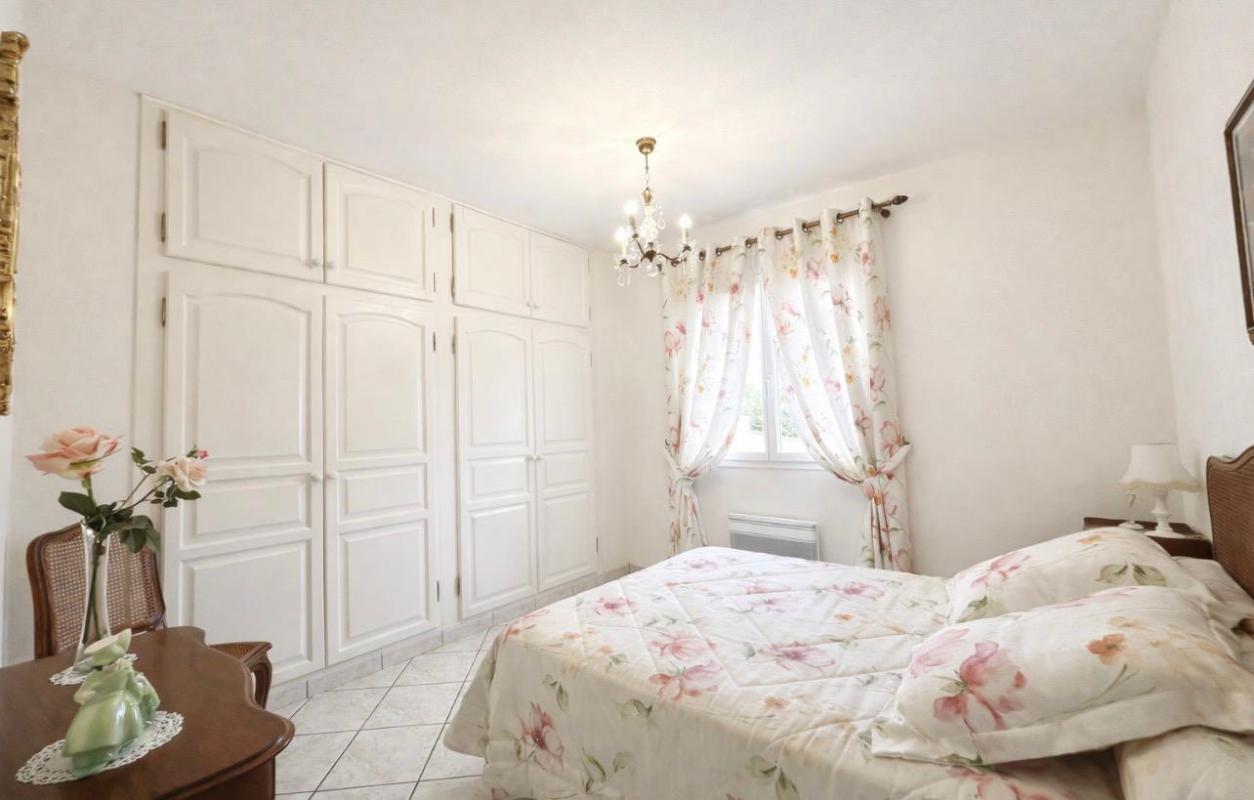 MARSAS Tout proche de Saint-André de Cubzac à Marsas - Maison contemporaine soigneusement entretenue 5 pièce(s) 96 m² habitables sur terrain d'environ 1230 m² clos - Dépendances - Terrain paysagé et arboré - Piscinable 11