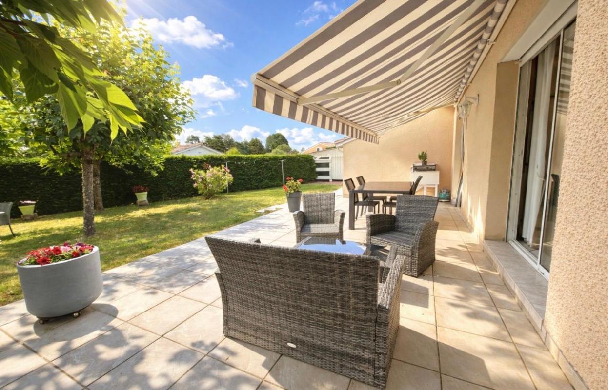 MARSAS Tout proche de Saint-André de Cubzac à Marsas - Maison contemporaine soigneusement entretenue 5 pièce(s) 96 m² habitables sur terrain d'environ 1230 m² clos - Dépendances - Terrain paysagé et arboré - Piscinable 12