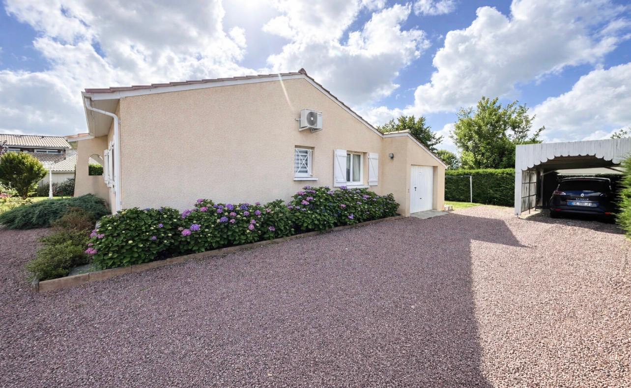 MARSAS Tout proche de Saint-André de Cubzac à Marsas - Maison contemporaine soigneusement entretenue 5 pièce(s) 96 m² habitables sur terrain d'environ 1230 m² clos - Dépendances - Terrain paysagé et arboré - Piscinable 14