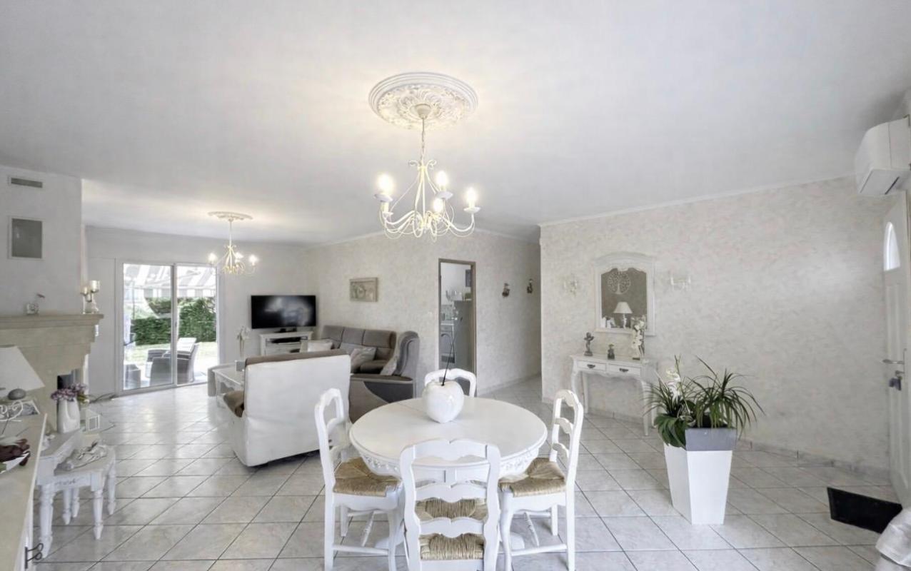 MARSAS Tout proche de Saint-André de Cubzac à Marsas - Maison contemporaine soigneusement entretenue 5 pièce(s) 96 m² habitables sur terrain d'environ 1230 m² clos - Dépendances - Terrain paysagé et arboré - Piscinable 3