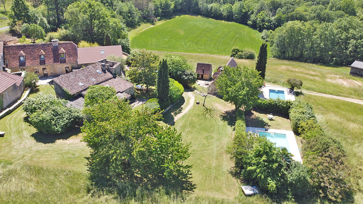 SAINT-AMAND-DE-COLY Propriété de gîtes Coly Saint Amand 18 pièce(s) 403 m2 1