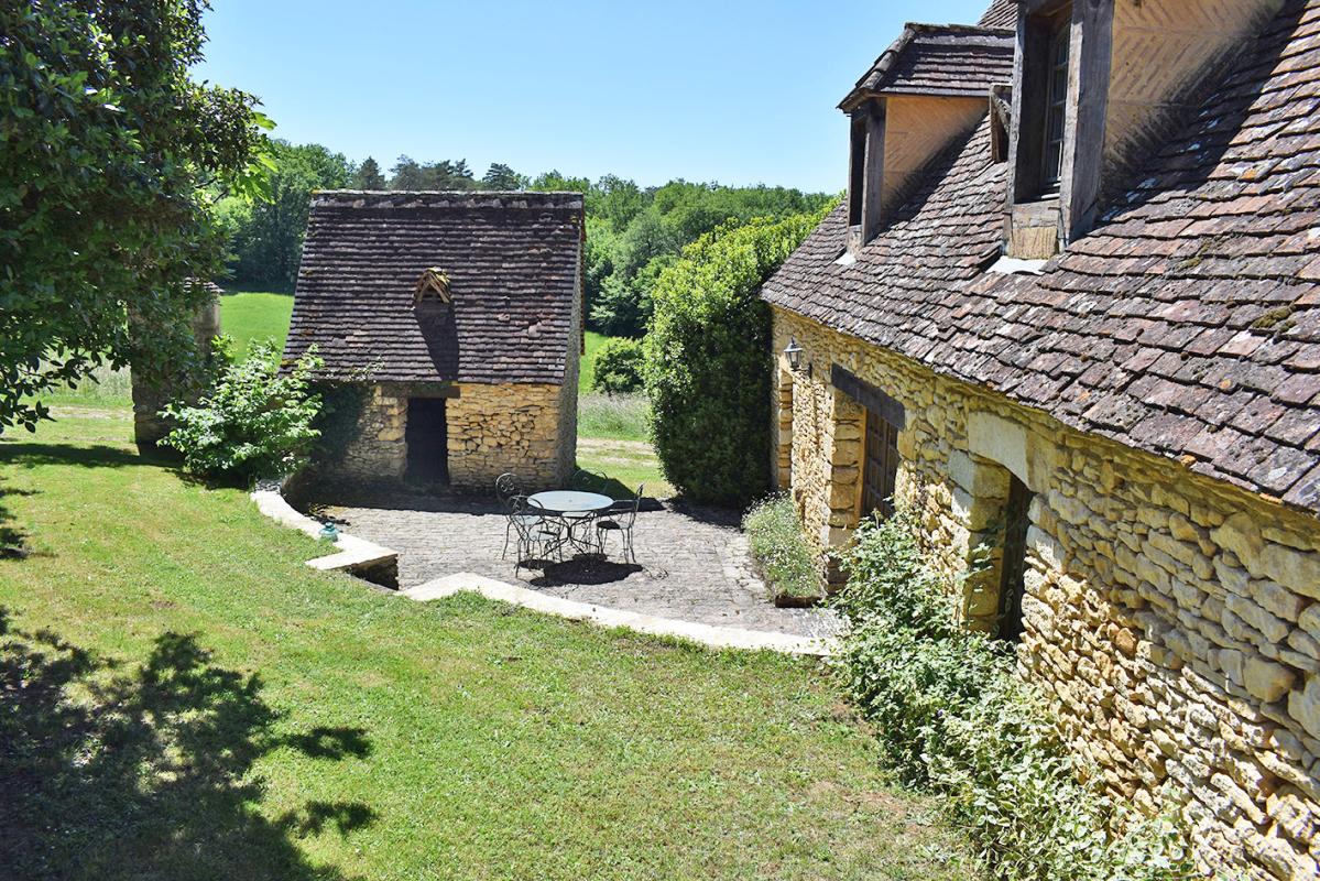SAINT-AMAND-DE-COLY Propriété de gîtes Coly Saint Amand 18 pièce(s) 403 m2 16