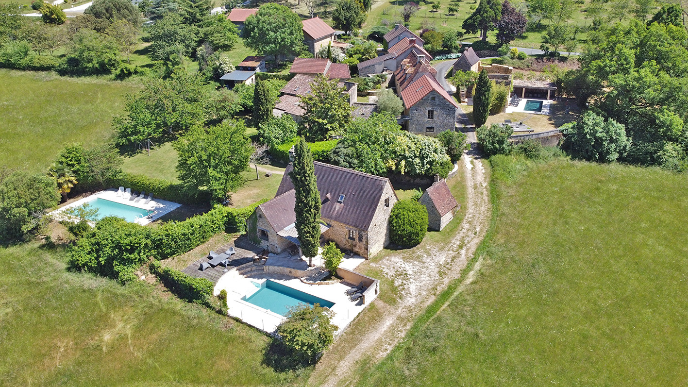 SAINT-AMAND-DE-COLY Propriété de gîtes Coly Saint Amand 18 pièce(s) 403 m2 18