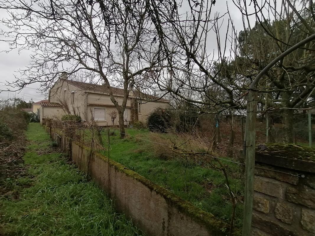 SAINT-HILAIRE-DE-CLISSON Maison à rénover Saint Hilaire De Clisson 9 pièce(s) 130 m2 10