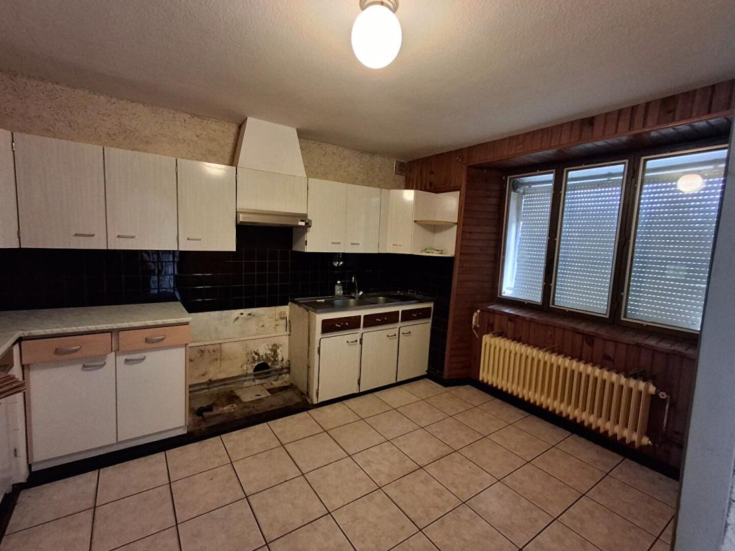 SAINT-HILAIRE-DE-CLISSON Maison à rénover Saint Hilaire De Clisson 9 pièce(s) 130 m2 7