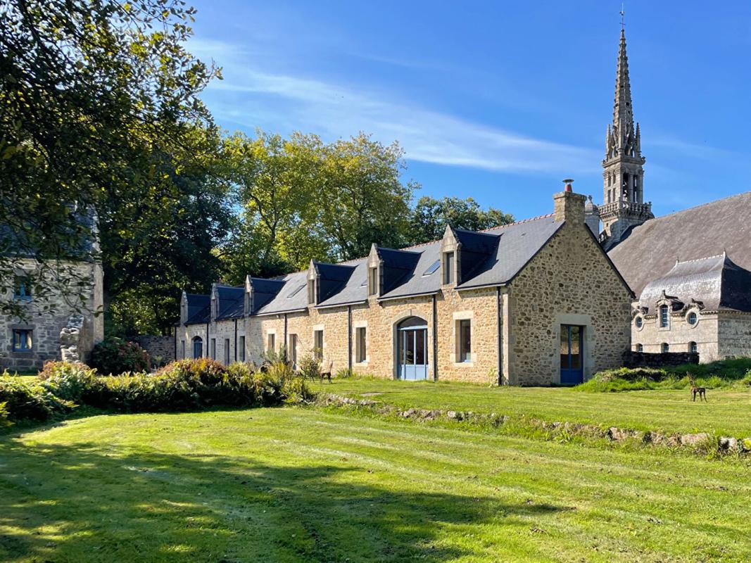 QUIMPER Domaine de prestige de 4 espaces polyvalents à 10 minutes de Quimper 1