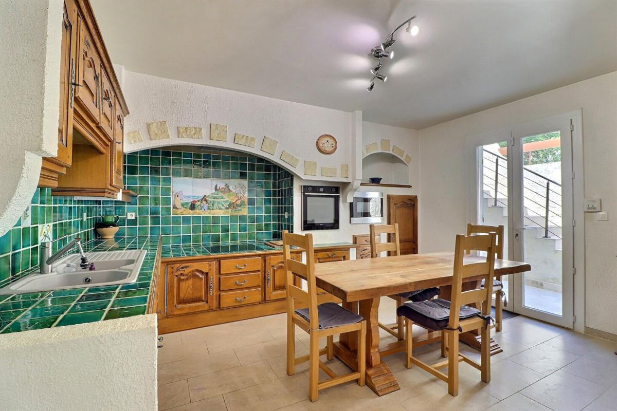 AUBAGNE Maison Aubagne 8 pièce(s) 190 m2 avec piscine - jacuzzi sur 1200 m2 de terrain 10