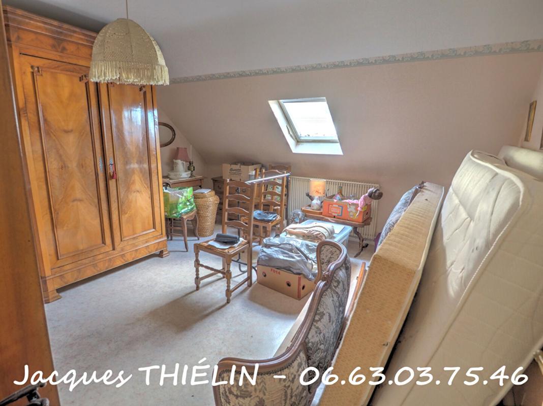 LONGUE-JUMELLES MAISON DE VILLE À FORT POTENTIEL AVEC JARDIN, DÉPENDANCES ET LOGEMENT ANNEXE 10