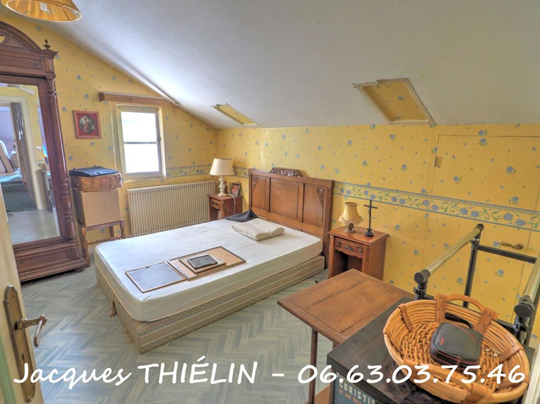 LONGUE-JUMELLES MAISON DE VILLE À FORT POTENTIEL AVEC JARDIN, DÉPENDANCES ET LOGEMENT ANNEXE 11