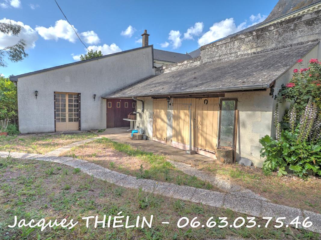 LONGUE-JUMELLES MAISON DE VILLE À FORT POTENTIEL AVEC JARDIN, DÉPENDANCES ET LOGEMENT ANNEXE 14
