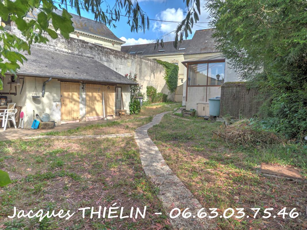 LONGUE-JUMELLES MAISON DE VILLE À FORT POTENTIEL AVEC JARDIN, DÉPENDANCES ET LOGEMENT ANNEXE 15
