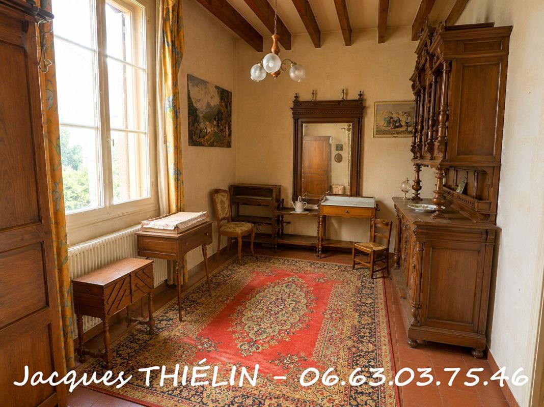 LONGUE-JUMELLES MAISON DE VILLE À FORT POTENTIEL AVEC JARDIN, DÉPENDANCES ET LOGEMENT ANNEXE 5