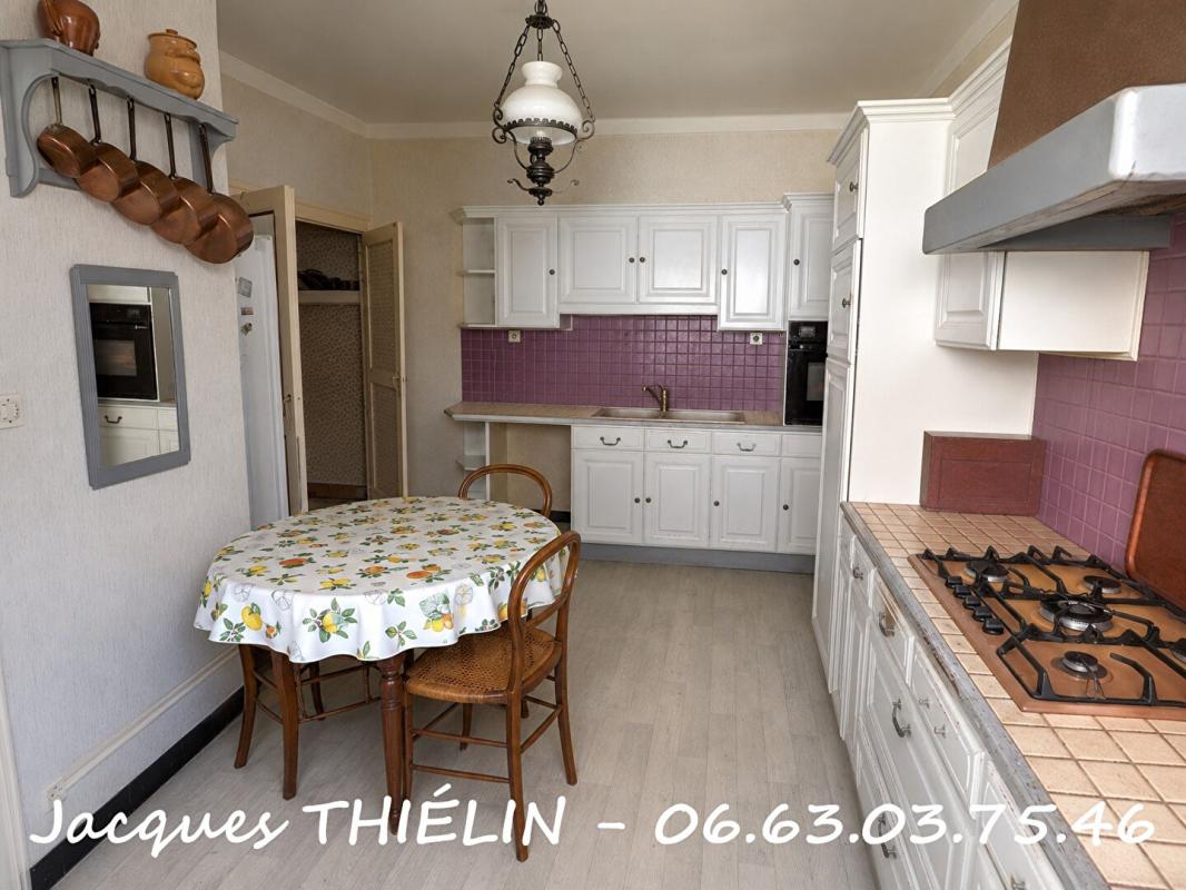 LONGUE-JUMELLES MAISON DE VILLE À FORT POTENTIEL AVEC JARDIN, DÉPENDANCES ET LOGEMENT ANNEXE 7