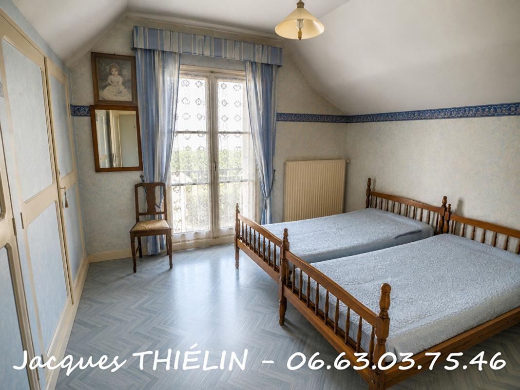 LONGUE-JUMELLES MAISON DE VILLE À FORT POTENTIEL AVEC JARDIN, DÉPENDANCES ET LOGEMENT ANNEXE 9