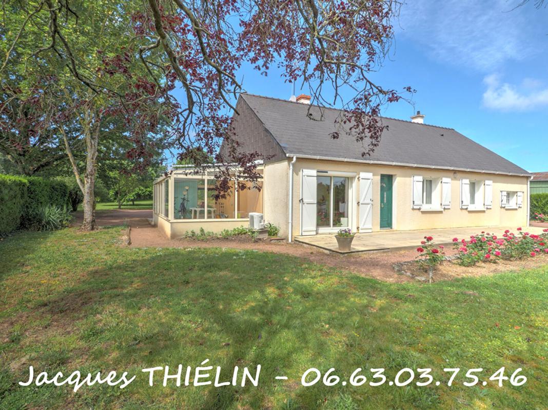 BLOU Maison de plain-pied 112 m² ? Prête à vivre, 3 chambres, grande dépendance et cadre campagne à 5 min de Longué-Jumelles 13