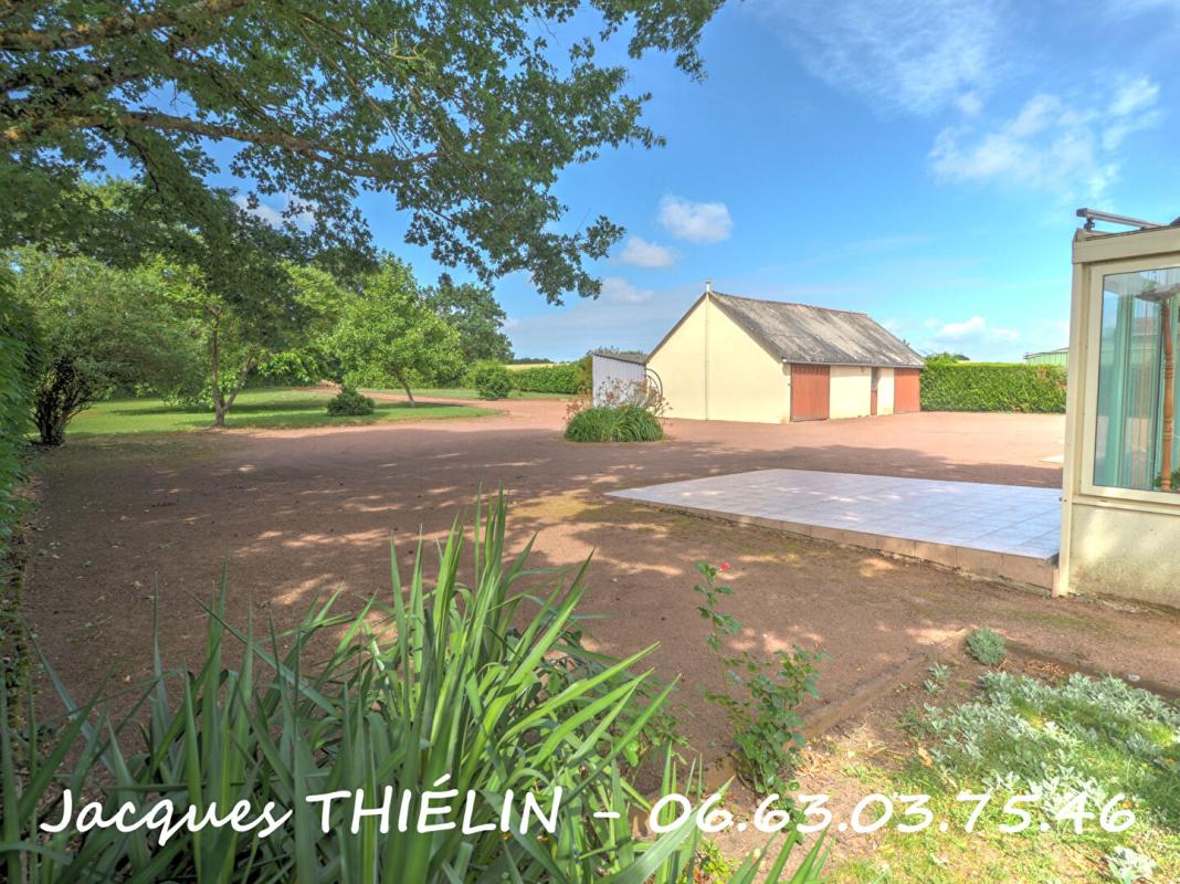BLOU Maison de plain-pied 112 m² ? Prête à vivre, 3 chambres, grande dépendance et cadre campagne à 5 min de Longué-Jumelles 16