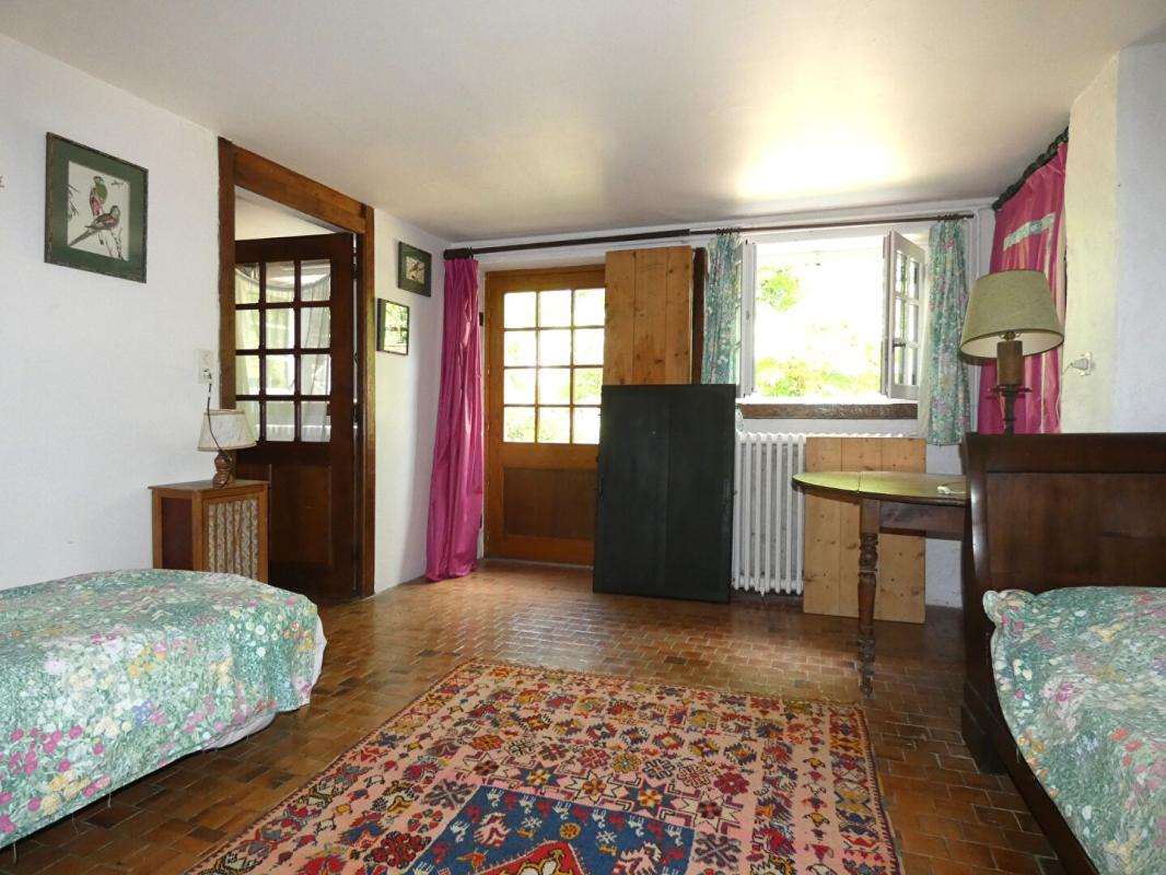 PAYZAC Propriété Payzac  440 m2 / 9 chambres /terrain 3 hectares / bord de rivière 13